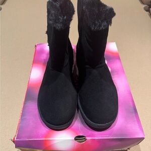 Brand new Cozy Black Fur-Lined Winter Boots
